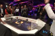 Collaborateurs concentrés pendant une partie de football robotisé MadCityZen. | © MadCityZen